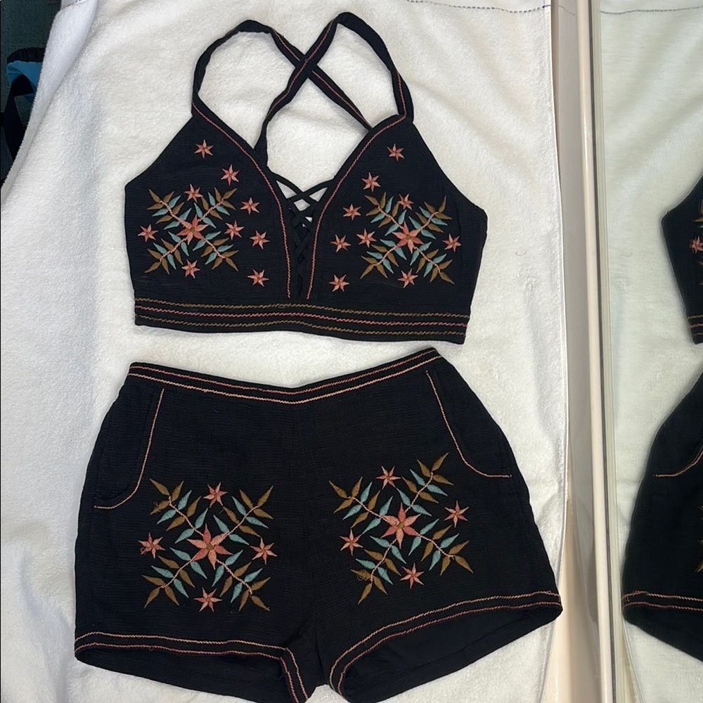 American Eagle Floral Embroidered Set